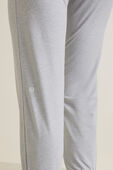 תמונת תקריב דוגמן של Soft Jersey Classic-Fit Mid-Rise Jogger