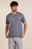 תמונת דוגמן קידמית של Metal Vent Tech Short-Sleeve Shirt