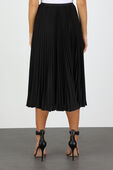 תמונת דוגמן אחורית של חצאית מידי שחורה עם קפלי פליסה