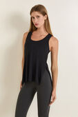 תמונת דוגמן קידמית של Modal Silk Side Slit Tank Top