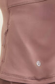 תמונת תקריב דוגמן של It`s Rulu Run Cropped Half Zip