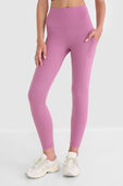 תמונת דוגמן קידמית של Align High-Rise Pant 25