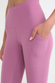 תמונת תקריב דוגמן של Align High-Rise Pant 25