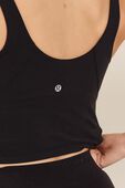 תמונת תקריב דוגמן של lululemon Align™ Tank Top