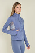 תמונת דוגמן קידמית של Classic-Fit Ventilated Running Jacket