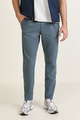 תמונת דוגמן קידמית של Zeroed In Slim-Fit Pant