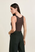 תמונת דוגמן אחורית של Nulu Square-Neck Sleeveless Bodysuit