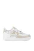 תמונה קידמית של Nike Air Force 1 07 In White And Sand
