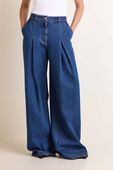 תמונת דוגמן קידמית של מכנסי ג'ינס רחבים