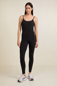 תמונת דוגמן קידמית של Align™ V-Back Bodysuit 25
