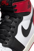 תמונת פנים של נעלי סניקרס אייר ג'ורדן 1 רטרו