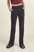 תמונת דוגמן קידמית של Drapey Softstreme Flared Pant