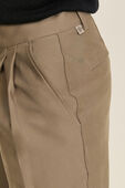 תמונת תקריב דוגמן של Utilitech&trade; Twill Relaxed Pleated Trouser