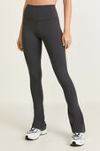 תמונת דוגמן קידמית של Align&trade; Mini-Flare Pant *Regular