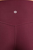 תמונת תקריב דוגמן של Align™ High-Rise Ribbed Pant 28''