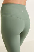 תמונת תקריב דוגמן של Align™ High-Rise Ribbed Pant 25''