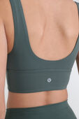 תמונת תקריב דוגמן של Align V Neck Bra C/D