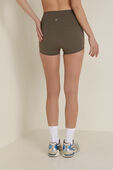 תמונת דוגמן אחורית של Align&trade; High-Rise Short 2