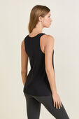 תמונת דוגמן אחורית של Modal Silk Side Slit Tank Top