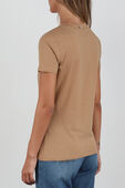 תמונת דוגמן אחורית של חולצת לוגו בצבע בז' כהה
