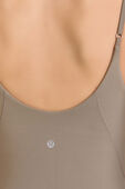 תמונת תקריב דוגמן של Align™ Waist-Length Cami Tank Top A/B Cup