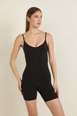 תמונת דוגמן קידמית של Align™ Cami Bodysuit 6