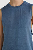 תמונת תקריב דוגמן של Metal Vent Tech Sleeveless Shirt