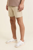 תמונת דוגמן קידמית של ABC Classic-Fit Short 7