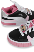תמונת תקריב של מידות 28-33 L.O.L X PUMA נעלי קאלי בגווני שחור, ורוד ולבן