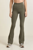 תמונת דוגמן קידמית של Groove High-Rise Nulu™ Flared Pant *Regular
