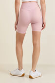 תמונת דוגמן אחורית של Wunder Under SenseKnit High-Rise Short 6''