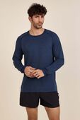 תמונת דוגמן קידמית של Metal Vent Tech Long-Sleeve Shirt