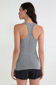 תמונת דוגמן אחורית של Swiftly Tech Racerback Tank 2.0