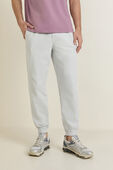 תמונת דוגמן קידמית של Zeroed In Classic-Fit Cargo Jogger Regular