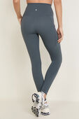 תמונת דוגמן אחורית של Align&trade; High-Rise Pant with Pockets 25