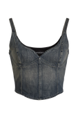 תמונה קידמית של טופ מחוך ג'ינס