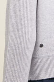 תמונת תקריב דוגמן של Cashmere Slim-Fit Cardigan