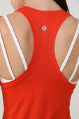 תמונת תקריב דוגמן של Swiftly Tech Racerback Tank Top 2.0