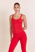 תמונת דוגמן קידמית של Align&trade; Scoop Waist-Length Tank