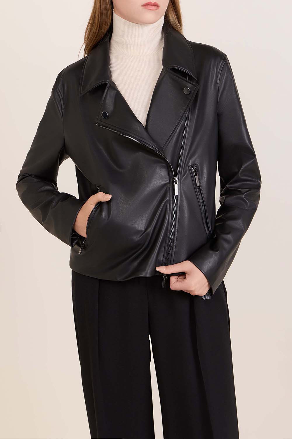 תמונת דוגמן קידמית של ז'קט מעור טבעוני