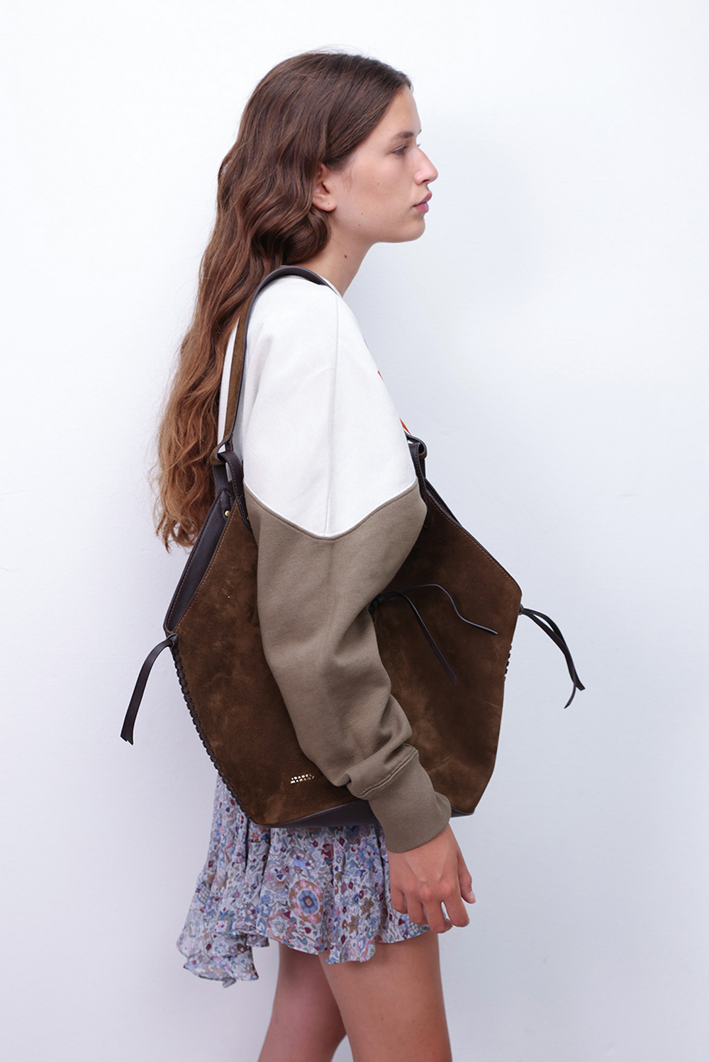 תמונת דוגמן אחורית של תיק כתף טמפה