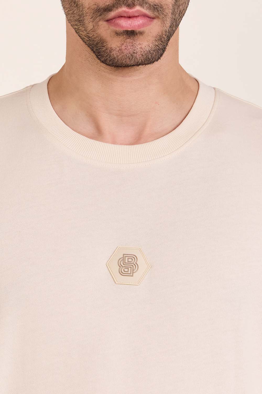 תמונת תקריב דוגמן של חולצת טי