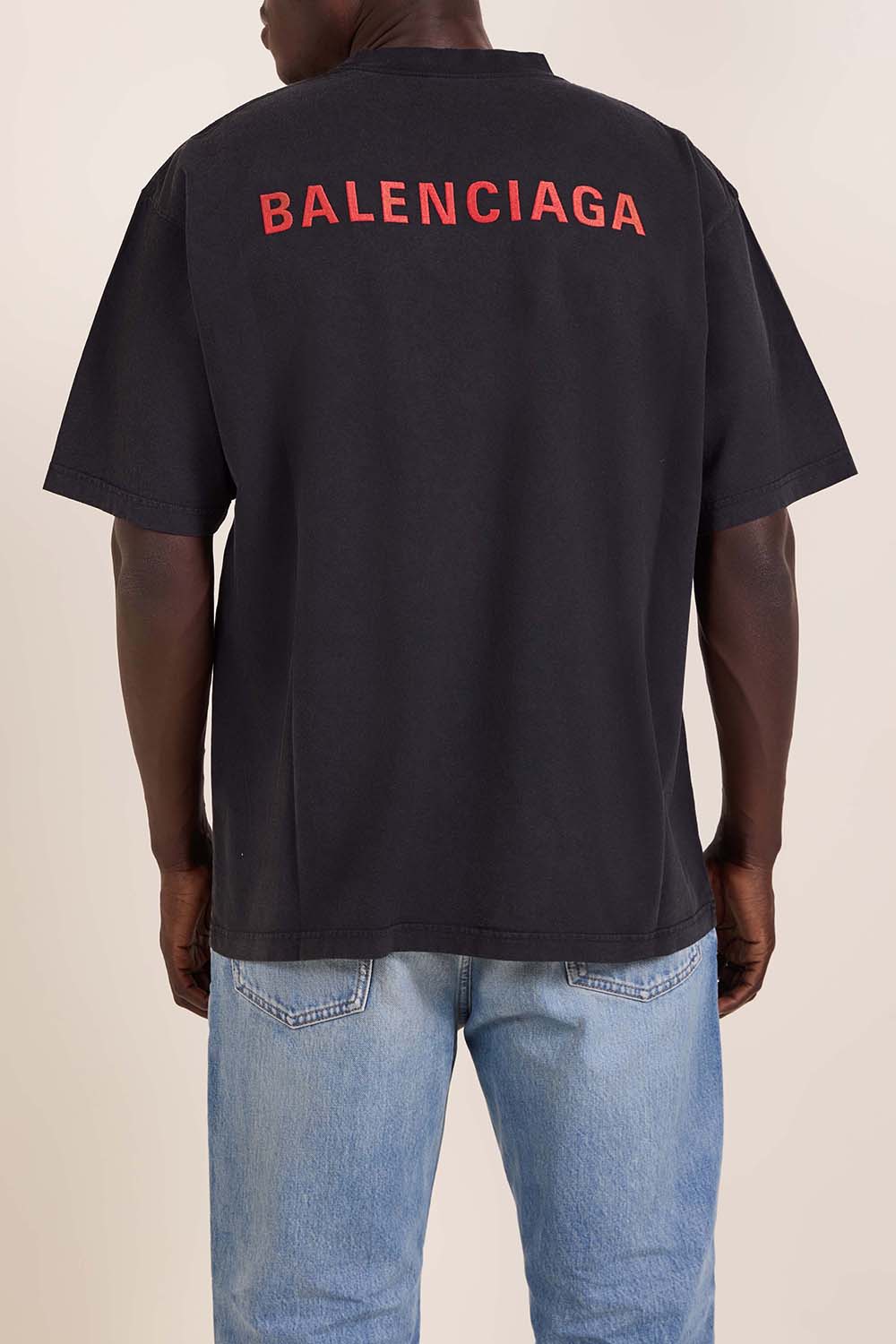 תמונת דוגמן אחורית של חולצת טי