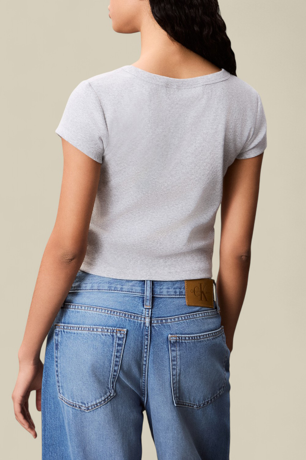 תמונת דוגמן אחורית של חולצת בייבי טי