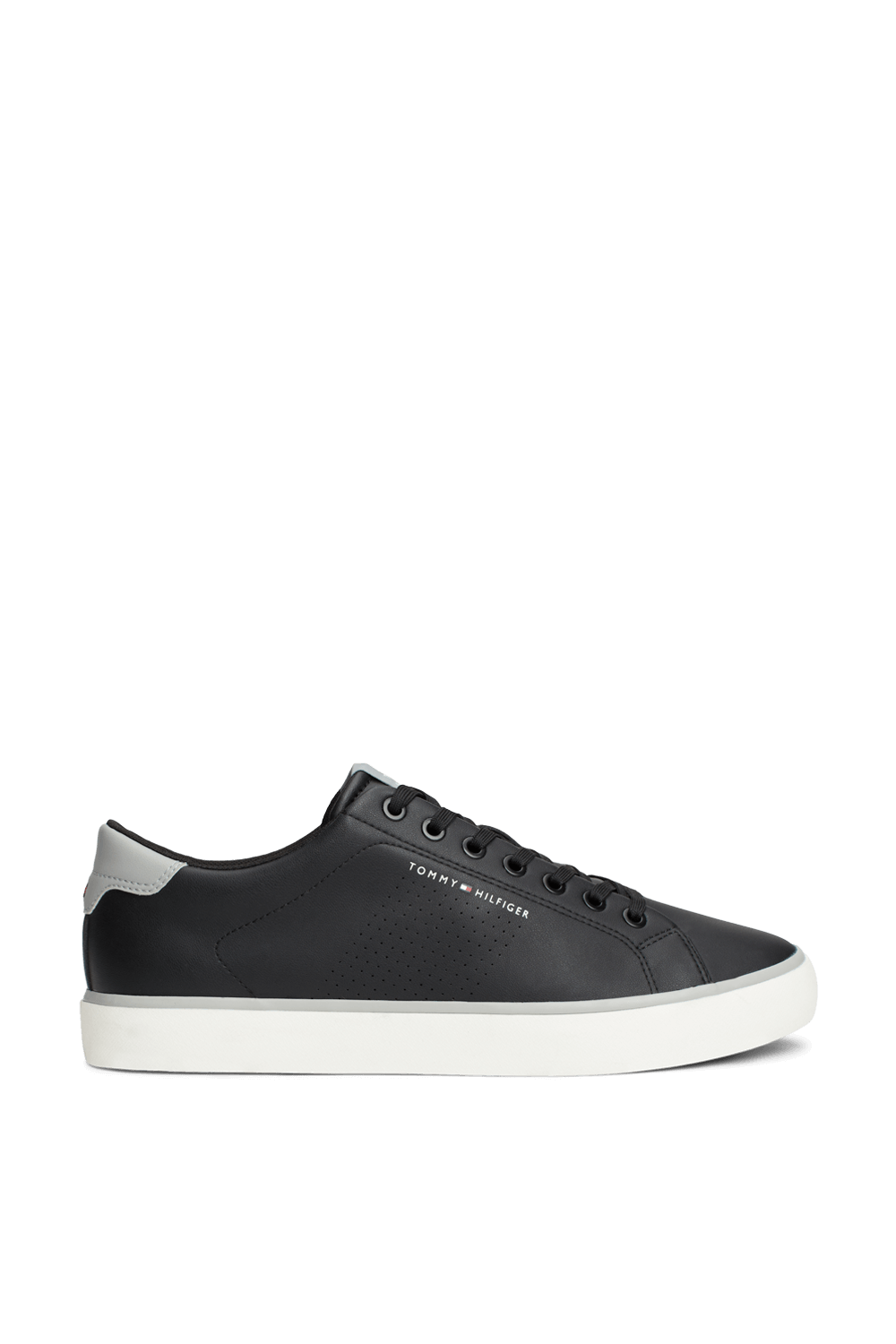 תמונה קידמית של נעלי סניקרס