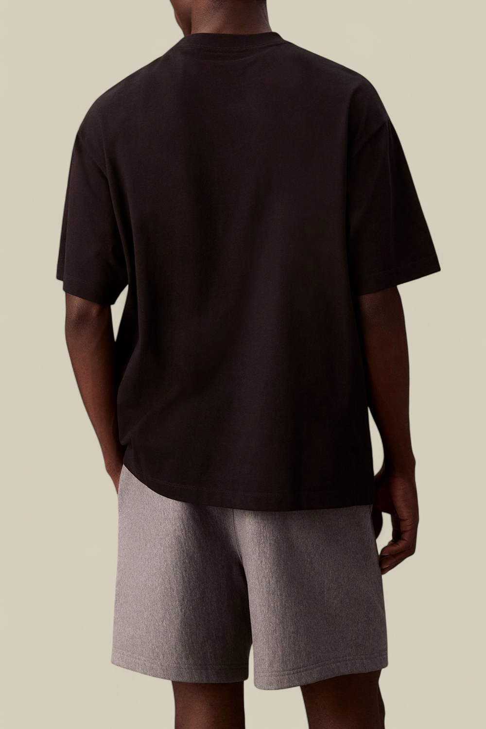 תמונת דוגמן אחורית של חולצת טי