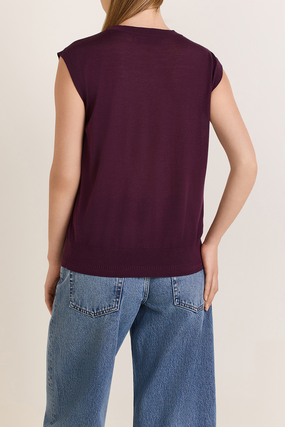 תמונת דוגמן אחורית של אפודת צמר