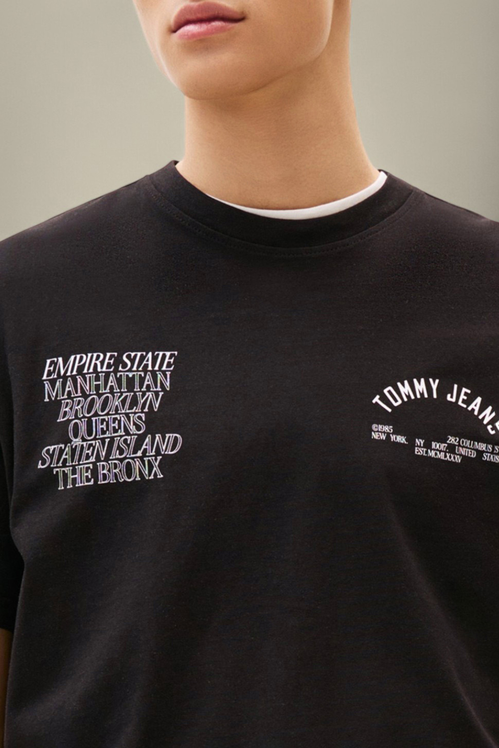 תמונת תקריב דוגמן של חולצת טי