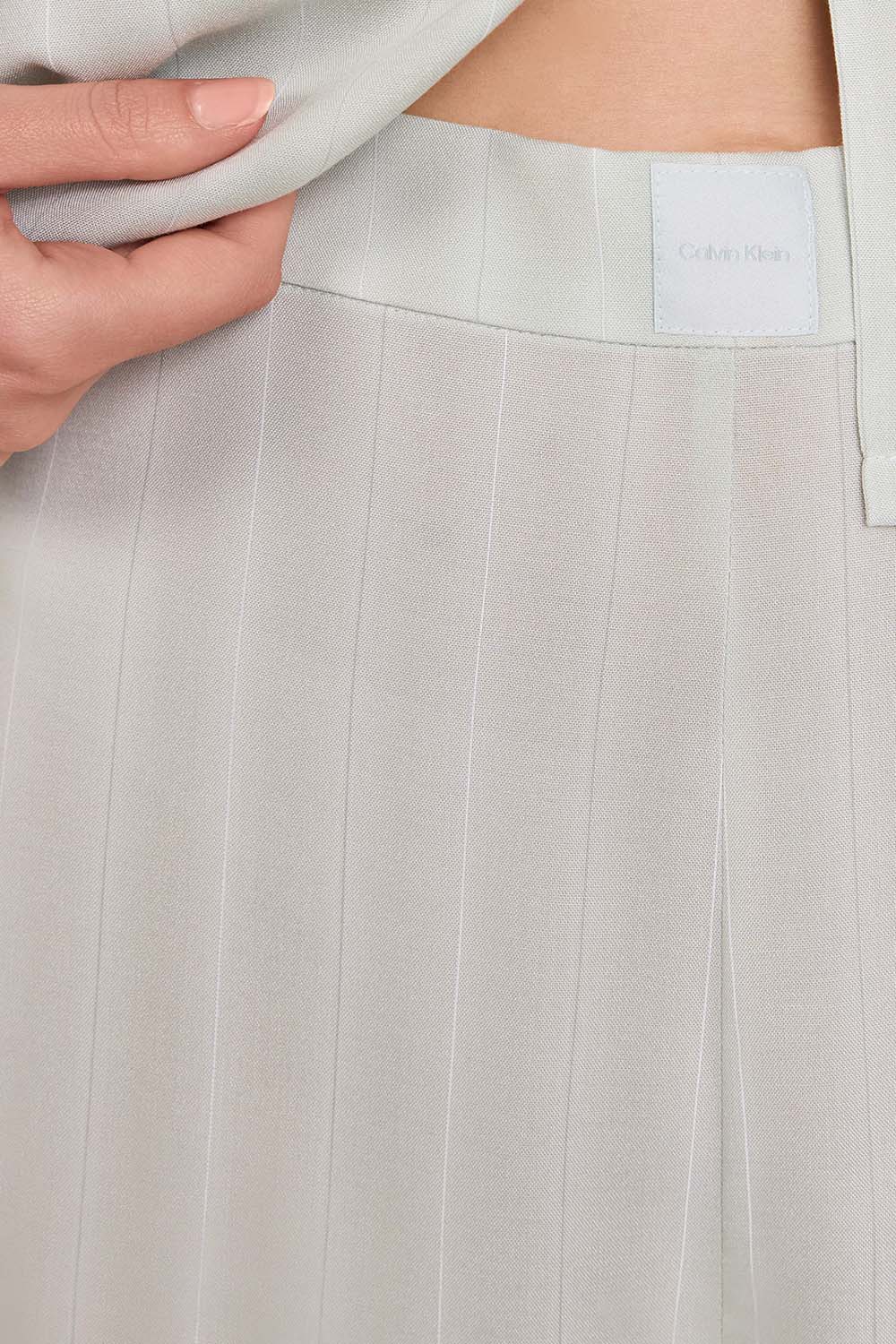 תמונת תקריב דוגמן של מכנסי לאונץ'