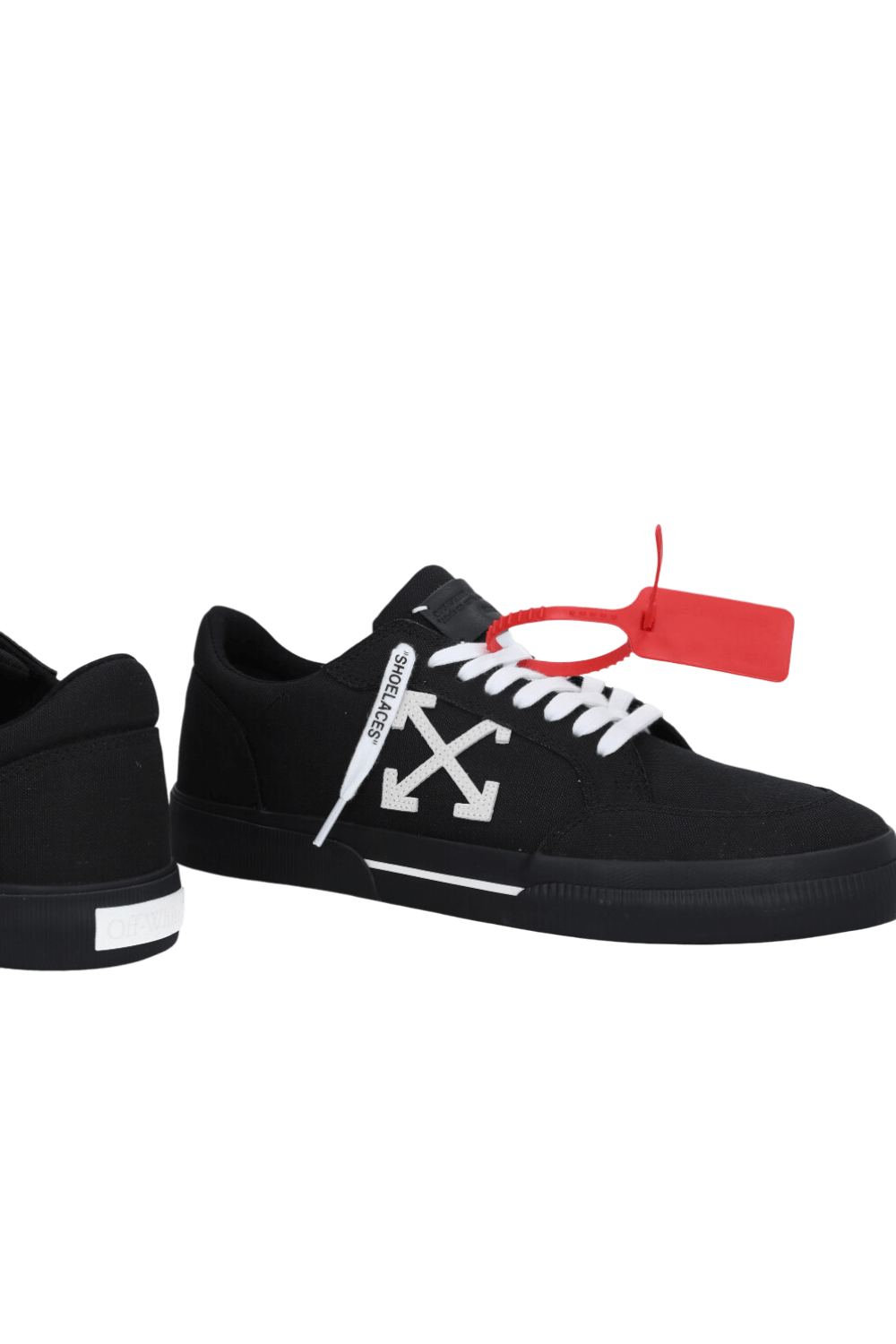 תמונת תקריב של נעלי סניקרס